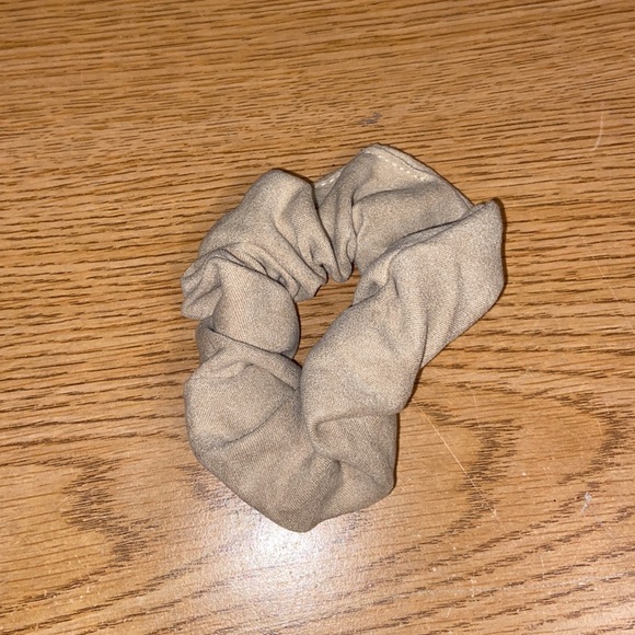 4 Pack Scrunchies - Hair Ties - Picture 5 of 5